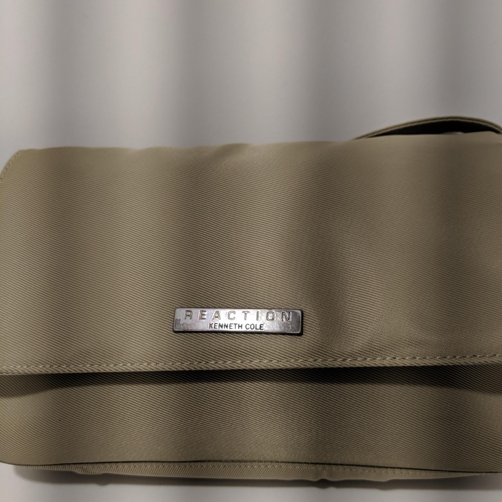 Womens Reaction Kenneth Cole purse